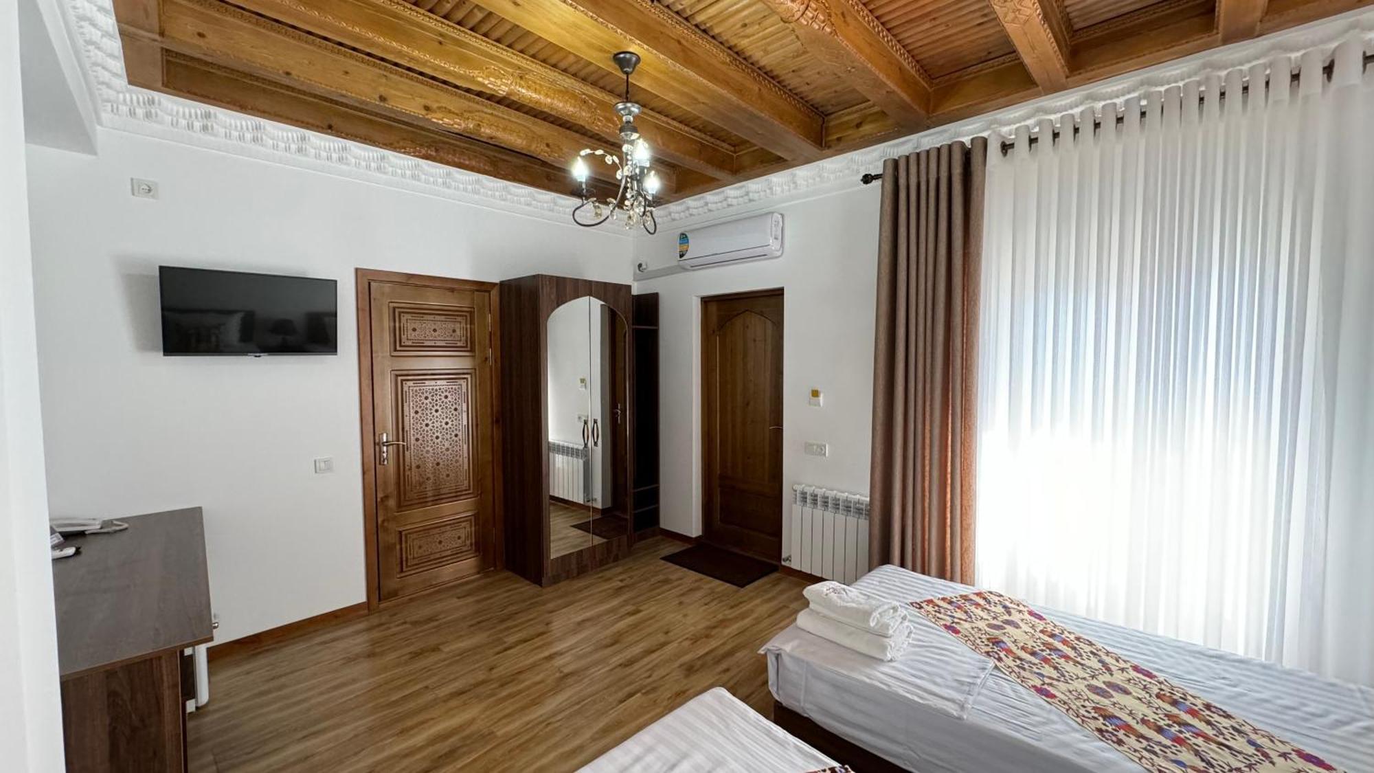 Mahbubakhon Guest House In Old City Buhara Exterior foto